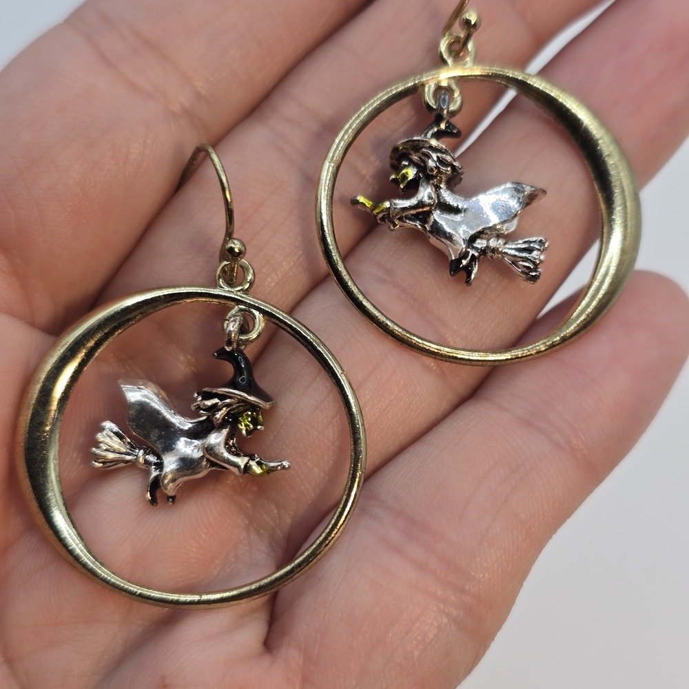 Avon 2008 Flying Witch Earrings Halloween‎ Dangle Gold Tone Hoop Vintage Costume - Picture 4 of 10